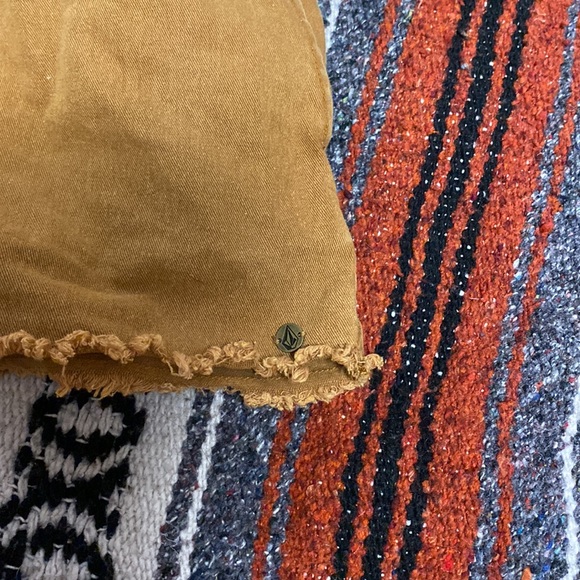 Womens Volcom shorts - Picture 3 of 4